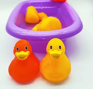 Nhà máy cung cấp dễ thương bé số lượng lớn màu vàng Vinyl cao su Vịt Tắm đồ chơi, không có lỗ màu thay đổi vịt, tắm đồ chơi cho trẻ em - Product Image 4