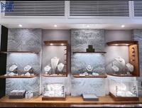 Vitrine de magasin de bijoux sur mesure avec éclairage LED - Vitrines et armoires d'exposition modernes