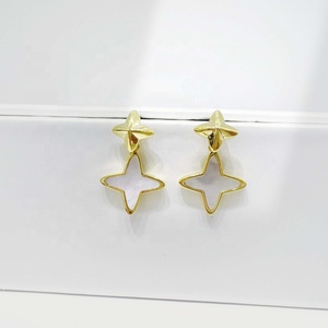 Pendientes de plata 925 con baño de oro, piedras preciosas, hipoalergénicos, elegantes, con diseño de trébol, a la moda. - Product Image 3