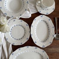 Assiettes en céramique bleues à fleurs de style chic français, service de vaisselle de luxe en porcelaine à relief, assiettes de dîner vintage pour hôtel, mariage, banquet