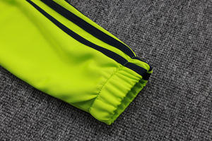 Veste de survêtement rétro à manches courtes et fermeture éclair intégrale pour l'automne-hiver, collection 25/26, clubs européens de Madrid, tenue de football de compétition - Product Image 2