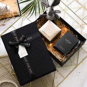 Caja de Regalo Rectangular Negra de Cartón con Lino de Lujo Personalizada - Product Image 6