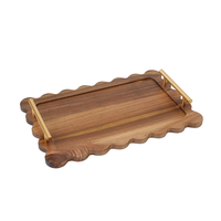 Bandeja de Servir de Madera Maciza Natural con Borde Ondulado y Asas de Metal Dorado para Exhibir Alimentos, Bebidas y Postres