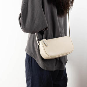 Sac bandoulière en cuir de vachette souple imperméable avec fermeture éclair et bouton, style rétro chic, grande capacité pour femmes - Product Image 3
