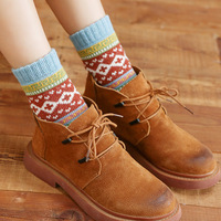 Chaussettes d'Hiver Épaisses et Chaudes en Gros Personnalisables de Haute Qualité, Motif Lapin Croisé Style Vintage et National