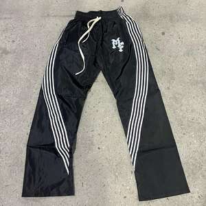 <span class=keywords><strong>Pantaloni</strong></span> Sportivi in Nylon 100% <span class=keywords><strong>Pantaloni</strong></span> da Jogging <span class=keywords><strong>Oversize</strong></span> da Uomo <span class=keywords><strong>Pantaloni</strong></span> Larghi <span class=keywords><strong>Pantaloni</strong></span> Sportivi in Nylon - Product Image 5