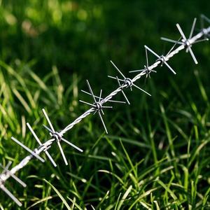 Fil de fer barbelé de clôture pour métros concertinas poids mètre Pakistan vente en gros utilisé clôture en spirale fil de fer barbelé - Product Image 2