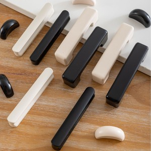 Maniglia per Cassetto in Legno Massello Opaco Personalizzata - Pomello Verniciato per Mobili per Bambini, Ante di Armadi, Guardaroba e Cucina - Product Image 1