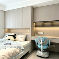 Ensemble de chambre moderne sur mesure avec armoire intégrée, lit, bureau, tatami et commode pour atelier