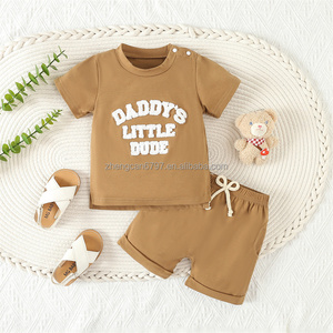 Venta al por mayor clásico estilo casual carta bordado hendidura camiseta pantalones cortos niños bebé deportes traje niños dos piezas conjuntos de verano - Product Image 5
