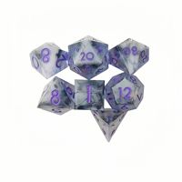 Deskjoy Jeu de dés en résine polyédrique avec logo personnalisé pour le jeu DnD Tête d'angle pointue pour les jeux de rôle directement du fabricant