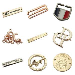 Étiquettes métalliques gravées avec logo personnalisé pour bandeaux, à coudre sur les vêtements simples - Product Image 4