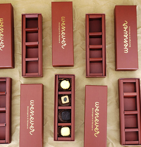 Caja de Embalaje de Chocolate de Lujo Ecológica Personalizada, con Relieve, Laminación Mate, Capacidad para 3/6/8 Piezas, Logotipo Personalizado, Caja de Regalo para <span class=keywords><strong>Sushi</strong></span> - Product Image 1