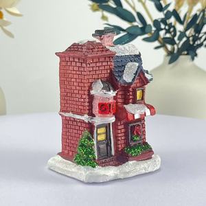 Miniatures décoratives de Noël en résine de haute qualité, maisons de village de Noël créatives faites à la main avec lumières LED en forme de château, nouveauté - Product Image 6