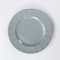 Assiette en porcelaine blanche à bord festonné ST SHUNTOP, de luxe, écologique, de style tropical, fabriquée dans le Guangdong, classique pour les mariages, les hôtels et les restaurants