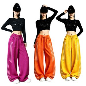 <span class=keywords><strong>Pantalones</strong></span> Deportivos Exclusivos de Verano-Otoño con Lentejuelas Plateadas y Corte Curvo - Product Image 2