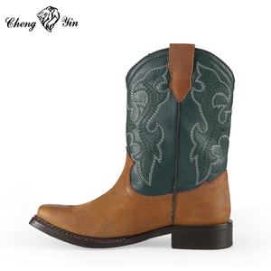 Chaussures pour enfants en gros sur Alibaba, bottes de cowboy personnalisées pour enfants, broderie, design classique, légères, antidérapantes pour l'été - Product Image 3