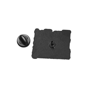 Sming Pins I Am Not Judging I M Assessing Esmalte Pin Citas divertidas personalizadas Broche de metal Insignia de solapa Joyería - Product Image 2