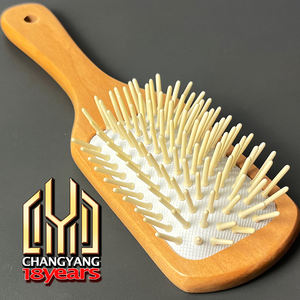 Prix usine Échantillon gratuit <span class=keywords><strong>Brosse</strong></span> d'extension de <span class=keywords><strong>cheveux</strong></span> autonettoyante en bois Peigne commun pliable Soins des <span class=keywords><strong>cheveux</strong></span> à domicile Conception de pagaie d'écureuil - Product Image 3