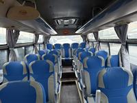 Autobús de Lujo Diésel Euro 3 con Volante a la Derecha, Manual, para Grandes Viajes, Eventos Empresariales, Excursiones de Larga Distancia, Turismo
