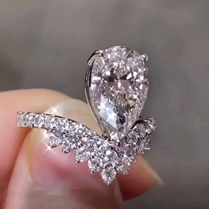 Elegante anello a corona per donna, design con pietra a goccia intarsiata, gioielli alla moda per tutti i giorni - Product Image 3