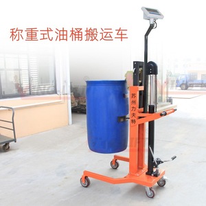 Carretilla elevadora manual para bidones de aceite de 200L con descarga hidráulica inclinable para manipulación de bidones de productos químicos - Product Image 3