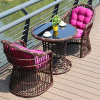 Ensemble de meubles de jardin en rotin pour villa - Design minimaliste moderne, structure en plastique mobile, chaises et tables trois à cinq places