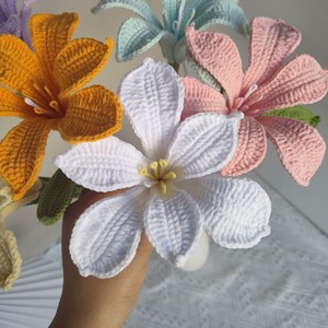 Nouveau design TC – Grand bouquet de fleurs tricotées préservées, lys du Pérou, décoration de festival, fleurs d'alstroémeria au crochet à tige unique - Product Image 2