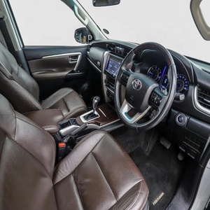 Bastante usado 2016 Toyota Fortuner 4x4 en venta - Product Image 3