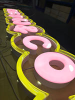 CManufacture propose des lettres LED 3D en acrylique personnalisables et des lettres décoratives 3D pour la maison et les bâtiments, enseignes lumineuses décoratives.