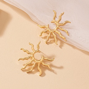 Pendientes de joyería transfronterizos Jingciren Boutique de Europa y Estados Unidos, con diseño geométrico de girasol, estilo INS y personalidad. - Product Image 3