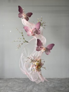 Decorazione Floreale Gigante a Forma di Farfalla Rosa, Drappeggio di Fiori Artificiali Fatti a Mano per Sfondo Matrimoniale, Baby Shower, Eventi e Feste - Product Image 2