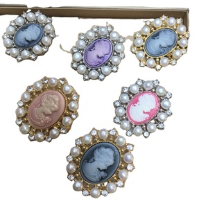 Broche de perlas naturales de agua dulce, colgante de cadena con relieve de <span class=keywords><strong>Camio</strong></span>, regalo de ramillete de doble uso - Product Image 1