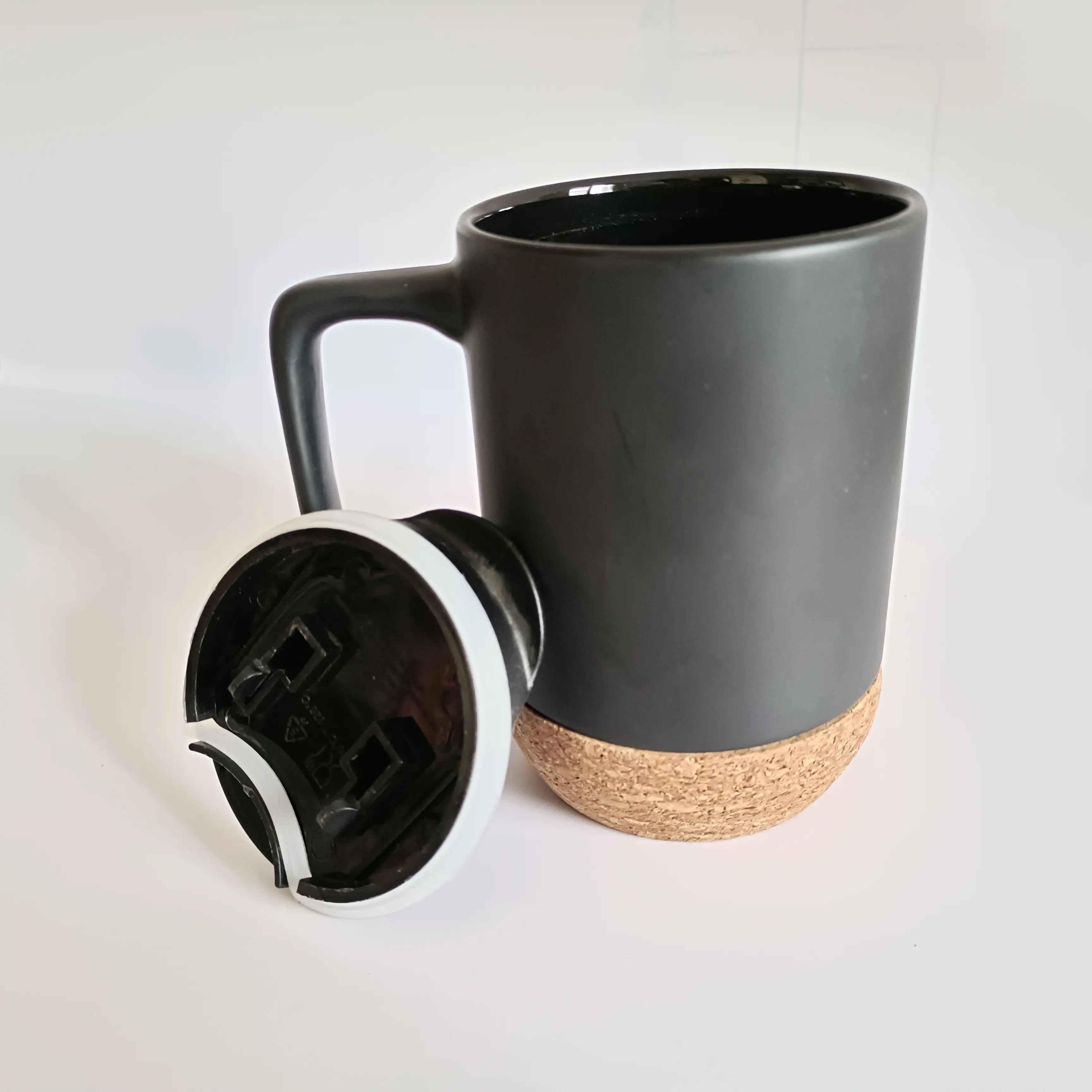 Eco-friendly outer matte glaze inside shiny glaze finished ceramic coffee mug with handle and cork bottoms
