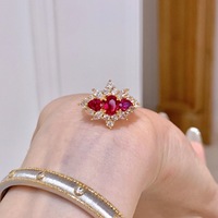 Bague polyvalente 2026 Rétro Palais Luxe Léger Premium en strass goutte d'eau couleur sang de pigeon, sertie sur l'index