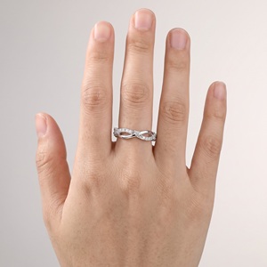 Anillo de compromiso de diamante sintético VVS de corte redondo de lujo, anillo de diamantes ondulado de oro blanco de 14K/18K personalizado, anillo de joyería fina. - Product Image 2