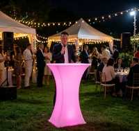 CAIQI Pupitre LED Rechargeable Étanche à Changement de Couleur en PE Moderne pour Sous-sol, Ferme, Événements Extérieurs, Hôtels