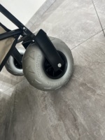 Chariot pliable à roues gonflables de 9 pouces à double étage pour la plage/le camping