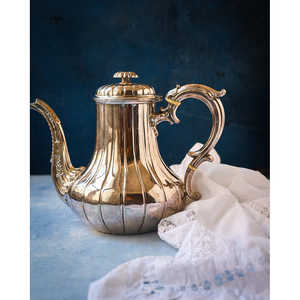 Teiera e Bollitore Decorati con Motivi a Righe in Rilievo di Gabriella P. Sheffield - Product Image 5