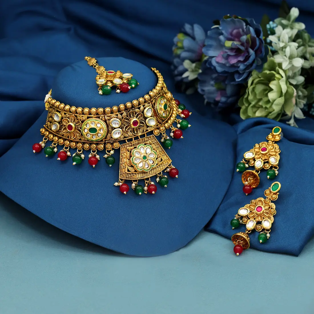Fashion desainer eksklusif terbaru perhiasan India Set kalung Choker berlapis emas pernikahan dengan koleksi anting-anting maangkuk