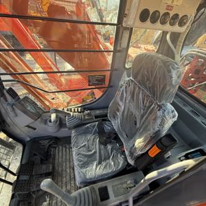 Hitachi 240 Usada en Buenas Condiciones, Pocas Horas de Trabajo, Pintura Original, Totalmente Revisada, Alta Eficiencia, Lista para Trabajar, Entrega Rápida - Product Image 5