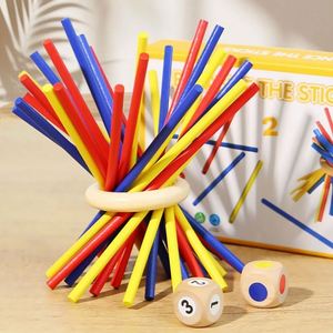 Jeu de société familial amusant pour améliorer la coordination, la concentration, la patience et l'équilibre – Jouets en bois en forme de bâtonnets - Product Image 1