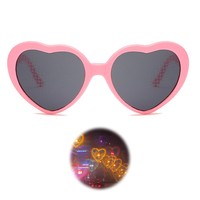 Lunettes de soleil personnalisées OEM en gros de Yiwu avec logo, effet de réfraction en forme de cœur, à prix abordable