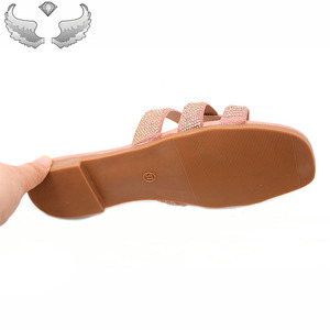 High-quality Fashionable <b>Summer</b> Casual Glittery Breathable Women <b>slippers</b> Wholesale Lightweight and Comfortable Women's Sandals - Product Image 6