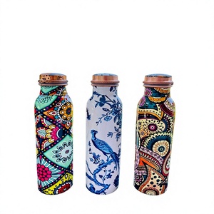 Botella de agua de gimnasio de cobre puro 100%, botella de agua Dirking para viajes y deportes con estampado indio, hecha en la India - Product Image 1
