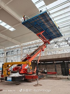 Plateforme de travail aérienne sur chenilles rouge, alimentée au diesel, système entièrement hydraulique pour les élévateurs de construction en haute altitude - Product Image 4
