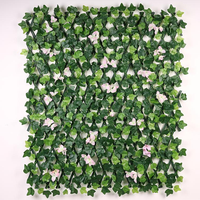 Grillage décoratif extérieur extensible et enroulable en forme d'obélisque, écran conique en plastique extensible Vigoro pour la maison (Home Depot)