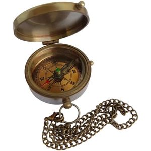 Brújula de Bolsillo de Latón ALFA NAUTICAL de 2 Pulgadas con Acabado Antiguo y Cadena, Portátil para Senderismo y Uso al Aire Libre - Product Image 3