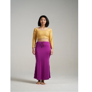 Falda interior de poliéster morado oscuro con corte de sari, ajuste ceñido, cintura alta, elástica y sin costuras para mayor comodidad. - Product Image 4