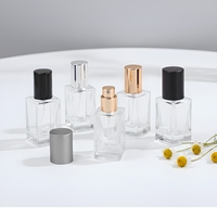 Flacons de parfum en verre rectangulaires transparents de 15 ml, vaporisateurs rechargeables, brume fine, échantillons cosmétiques de voyage, miniatures de parfum, logo personnalisé